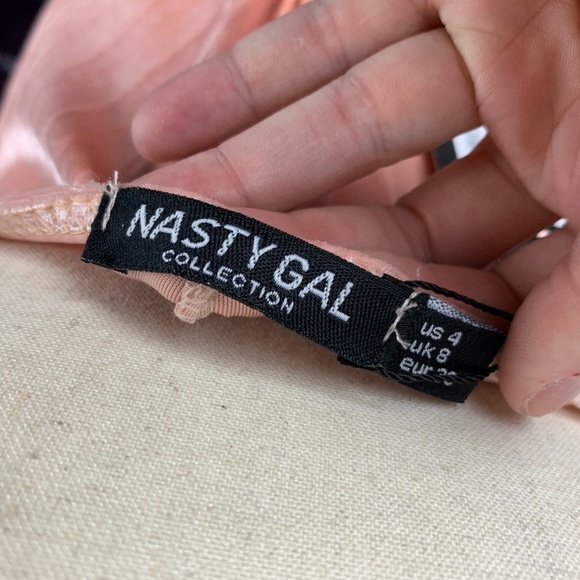 Nasty Gal Pink velvet dress - Picture 5 of 6